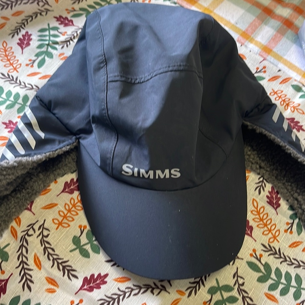 Women’s winter SIMMS Ski/snowshoe hat with flaps.